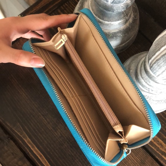 Guess Wallet - Picture 2 of 2